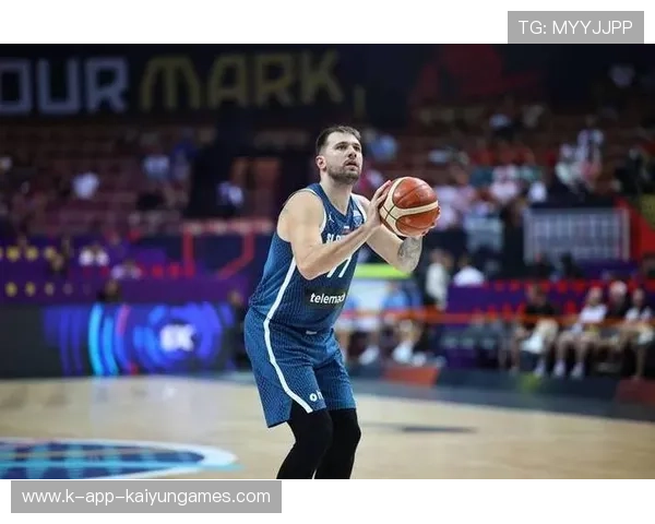 东契奇关键时刻冷静罚球，独行侠将胜利收入囊中