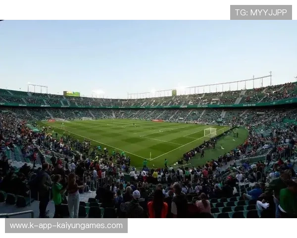 俱乐部在球场维护与安全管理上加大投入，各个俱乐部的球场